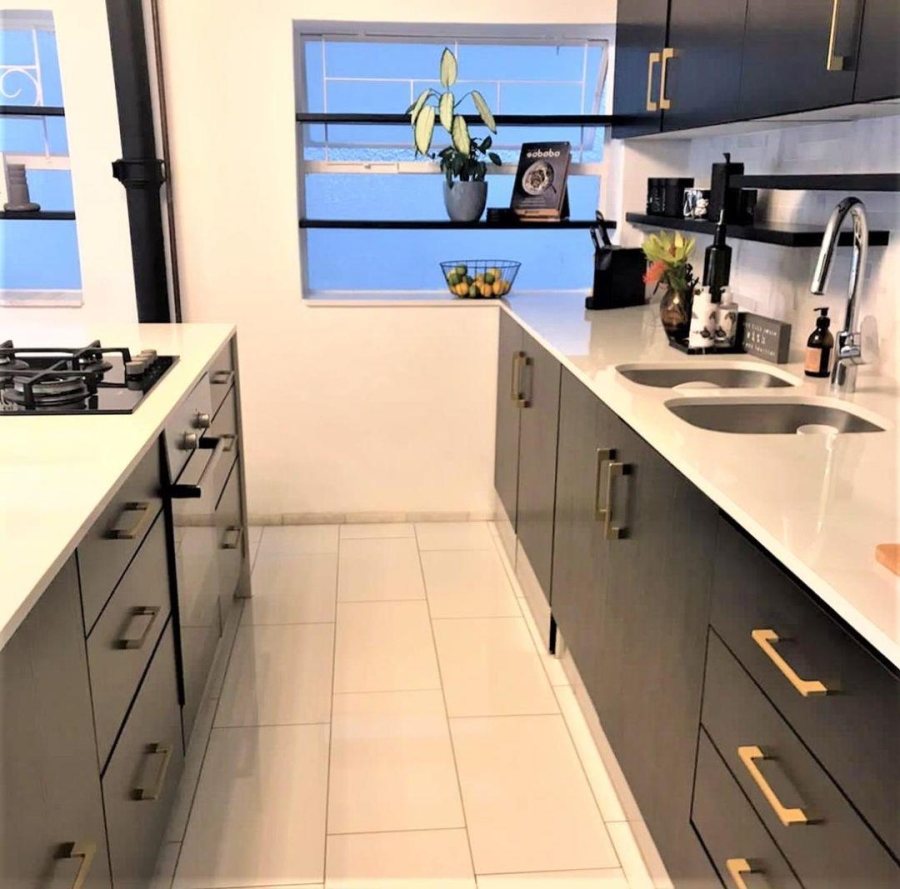 To Let 3 Bedroom Property for Rent in Sea Point Western Cape